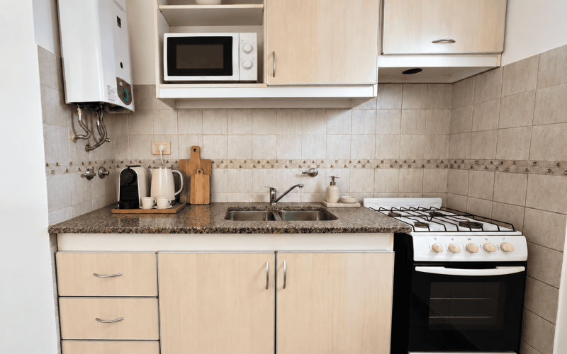 Cocina elegante con estación de café